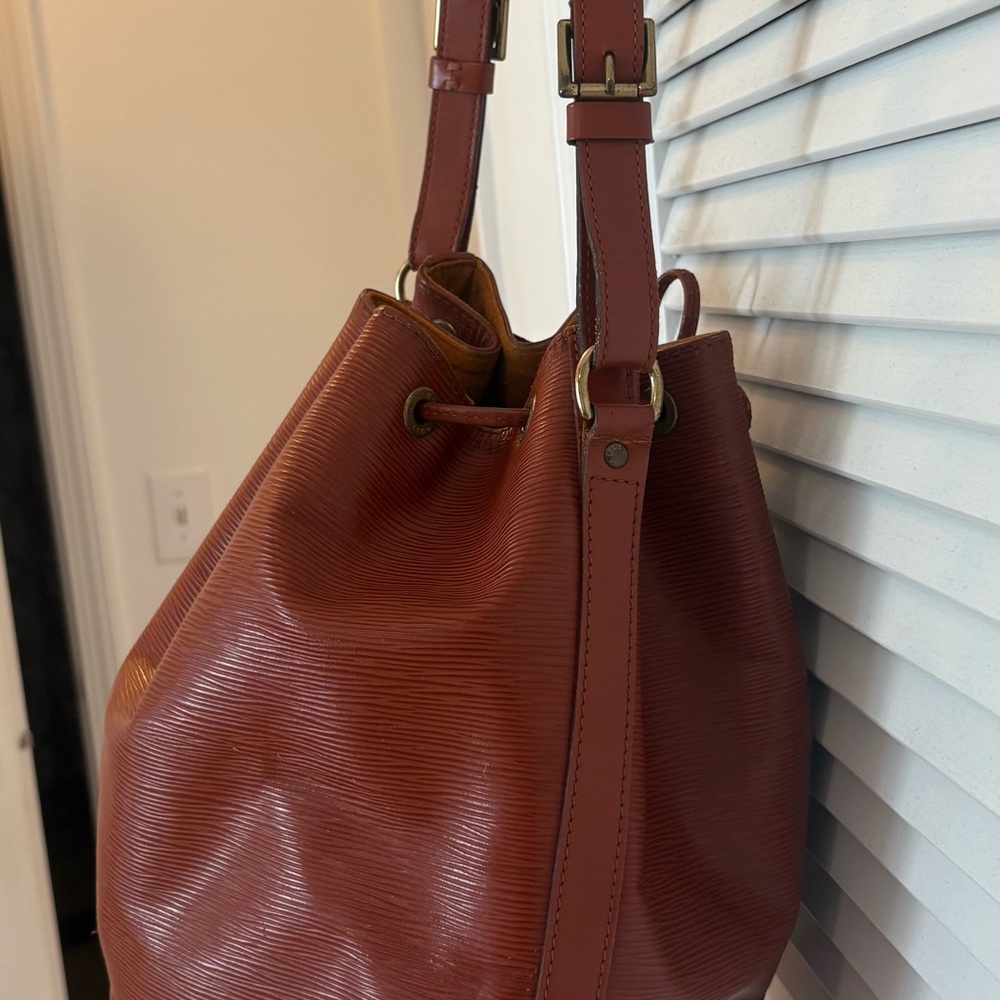 Louis Vuitton Brown Epi Bucket Bag - Picture 4 of 16